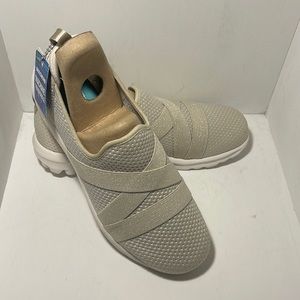 Brand New Skechers Go Walk Classic Thriving in Natural